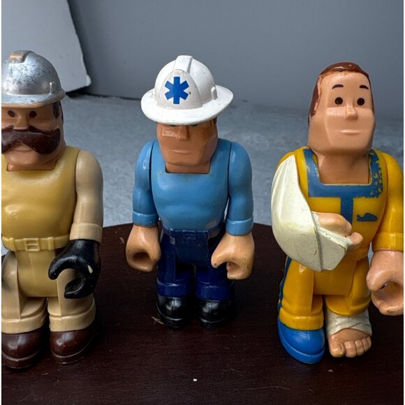 Fisher Price Husky Helpers Set 3 Figures - Construction Worker Paramedic & Injur - Picture 4 of 16
